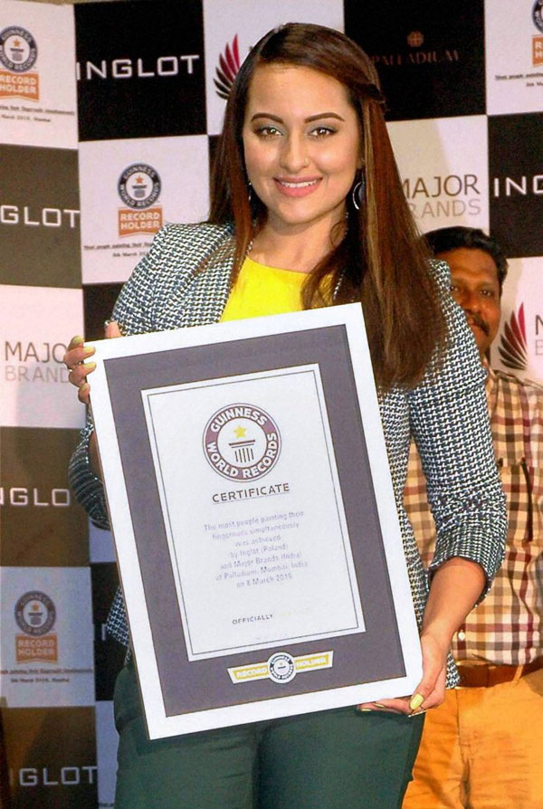 bollywood celebrities,guinness world record,celebrities holding world record,shahrukh khan,amitabh bacchan,abhishek bacchan,sonakshi sinha,katrina kaif,kumar sanu,asha bhosle