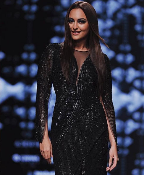 पहली बार आमिर खान के साथ काम करेगी यह एक्ट्रेस, 8 साल पहले बॉलीवुड में किया था डेब्यू! bollywood,sonakshi sinha,aamir khan,gulshan kumar,mogul,bollywood news