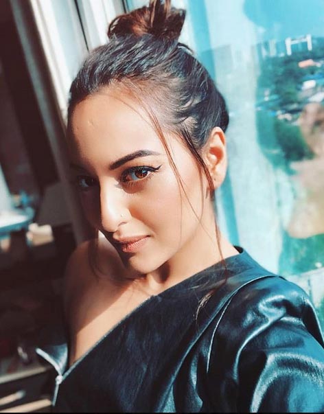 अभिनेत्री सोनाक्षी सिन्हा पर लगा धोखाधड़ी का आरोप, पैसे लिए लेकिन कार्यक्रम में नहीं पहुंची, अब दे रही जान से मारने की धमकी bollywood,sonakshi sinha,complain against sonakshi sinha