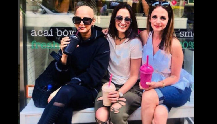 'फ्रेंडशिप डे' पर सोनाली बेंद्रे ने शेयर की नई तस्वीर, कैंसर के इलाज के चलते बदल गया है पूरा लुक