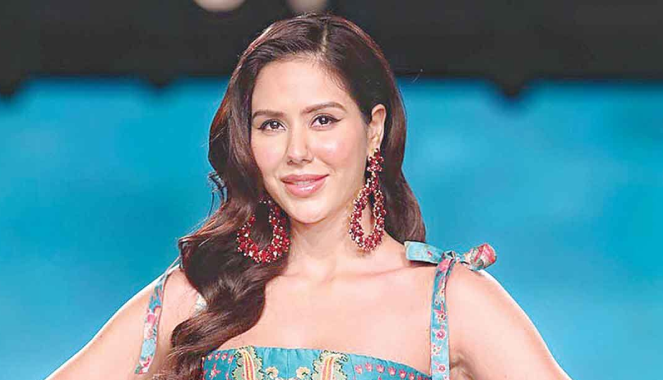 2 News : ‘बॉर्डर 2’ में हुई इस एक्ट्रेस की एंट्री, अजय स्टारर ‘मैदान’ में डूब गया बोनी का पूरा पैसा, बताई डिटेल