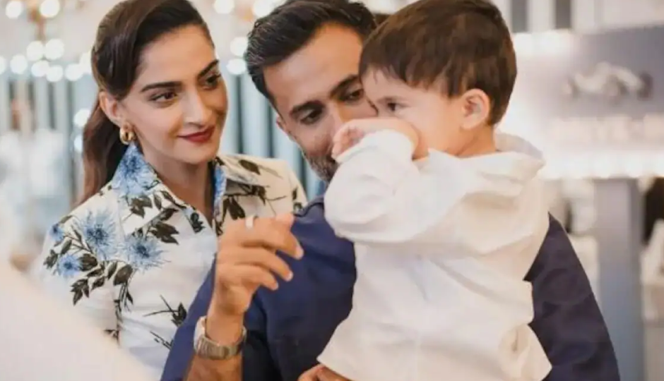 karan johar,filmmaker karan johar,shahrukh khan,superstar shahrukh khan,aryan khan,karan aryan,the bads of bollywood,sonam kapoor,actress sonam kapoor,anand ahuja,vayu