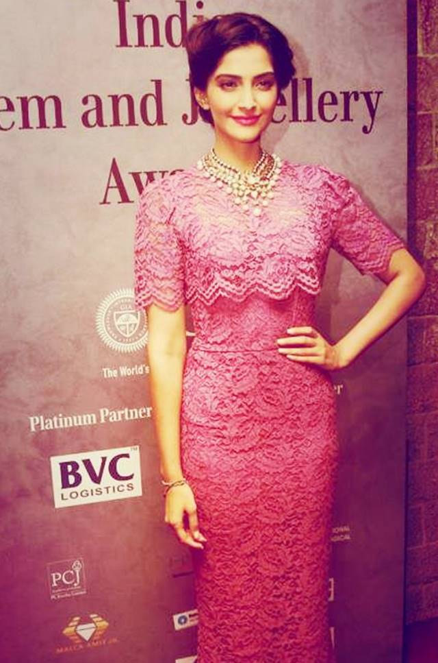 sonam kapoor,dresses to steal from sonam kapoor,fashion tips from sonam kapoor,sonam kapoor looks