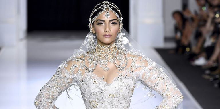 bollywood,sonam kapoor,sanajy dutt biopic,rajkumar hirani