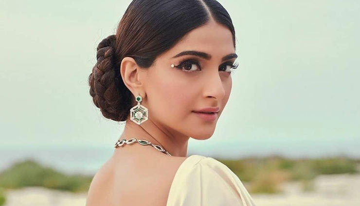 PICS- Sonam Kapoor shares her Eiffel Tower liplock moment with husband Anand Ahuja on Valentine’s Day