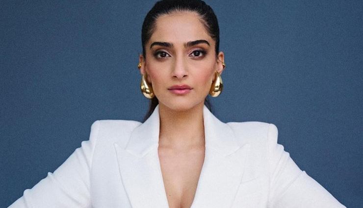 navratri 2024 skincare tips,celebrity-inspired skincare for navratri,glowing skin for navratri,bollywood skincare secrets for navratri,navratri glowing skin routine,navratri skincare from bollywood stars,alia bhatt skincare tips,kareena kapoor exfoliation routine,navratri skincare for glowing skin,navratri makeup and skincare tips