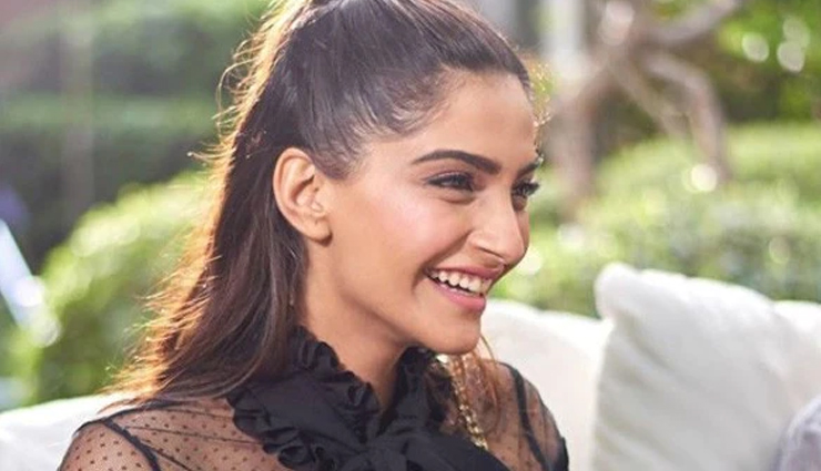 मां बनने के बाद पहली बार स्टाइलिश लुक में नजर आई सोनम कपूर, प्रेग्नेंसी वेट को लेकर हुई ट्रोल 