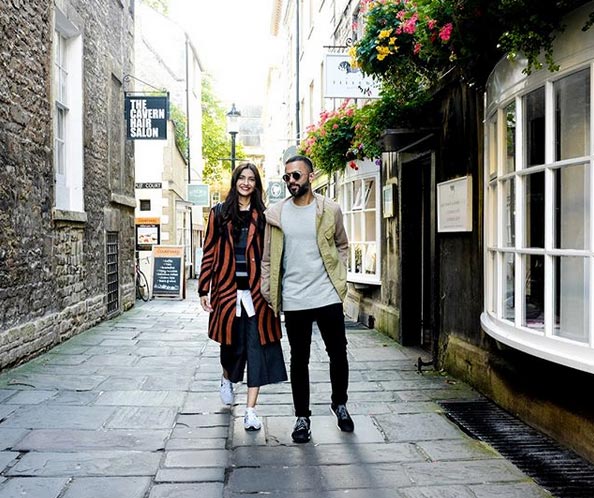 एक-दूसरे का हाथ थामे SUNDAY एंजॉय कर रहे है सोनम कपूर और आनंद आहूजा, देखे तस्वीरे bollywood,sonam kapoor,anand ahuja,enjoying sunday,photos