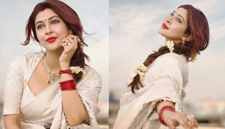 ‘देवों के देव...महादेव’ की पार्वती ने पहनी सफेद साड़ी, लोग बोले माँ सरस्वती, सोनारिका का दिलकश अंदाज sonarika bhadoria,parvati,devon ke dev mahadev,white saree,sonarika bhadoria look,saraswati,traditional look,bollywood actress,elegant saree,captivating style,sonarika saree photos