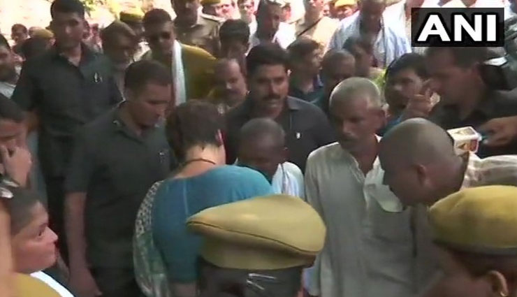 सोनभद्र हत्याकांड: प्रियंका गांधी से मिलने सोनभद्र से मिर्जापुर आए पीड़ित परिवार, छलक आए आंसू