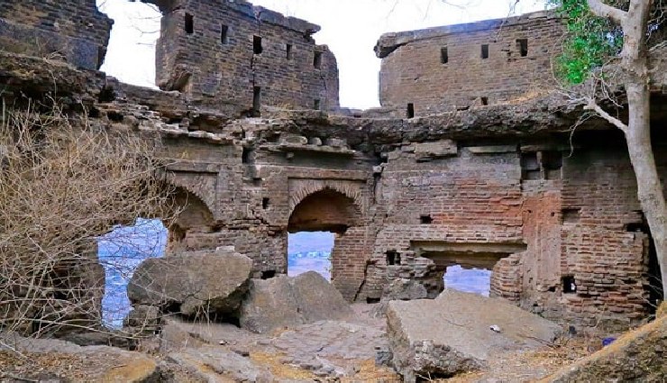 gujarat forts,historical forts in gujarat,dabhoi fort,surat fort,pavagadh champaner fort,manek burj,ilva durga fort,uparkot fort,songadh fort,zinzuwada fort,tera fort,roha fort,forts to visit in gujarat,ancient forts gujarat,gujarat tourism,gujarat fort architecture