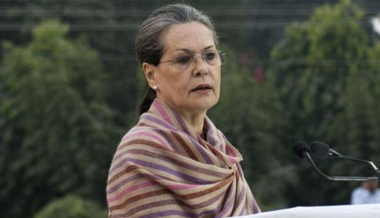 जम्मू-कश्मीर : CRPF के काफिले पर हुए आतंकी हमले पर खौला बॉलीवुड स्टार्स का खून, कहा- 'भयानक और घृणित, गुस्से को शब्दों में बयां नहीं किया जा सकता' pulwama terror attack,pulwama,pulwama attack,bollywood,bollywood celebs,arjun kapoor,pulwama attac,pulwama terror attack,pulwama,pulwama attack