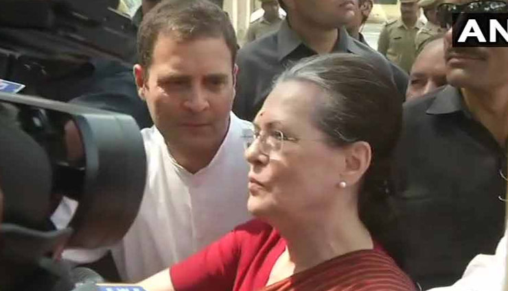 रायबरेलीः जब सोनिया गांधी से पूछा - क्या आप नरेंद्र मोदी को अजेय समझती है, तो जवाब मिला - 2004 न भूलें, वाजपेयी जी भी अजेय थे, लेकिन हम जीते