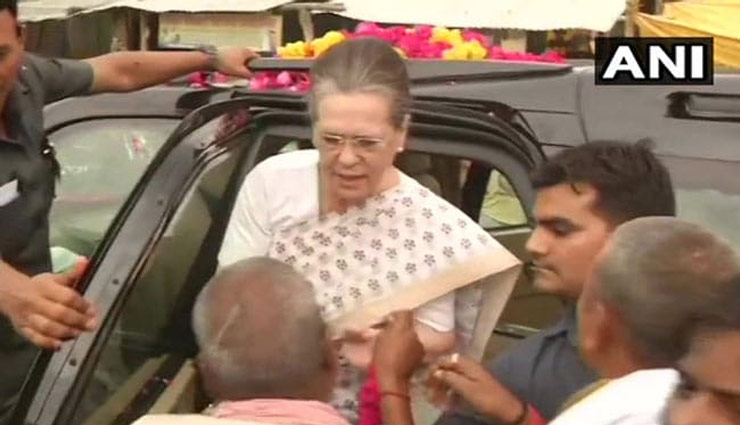 सोनिया गांधी ने BJP पर बोला हमला, कहा - 'चुनावों में मर्यादा की सभी सीमाएं लांघी गईं... मतदाताओं को लुभाने के लिए हर तरह की तरकीबें...' 