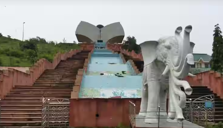 famous pilgrimage places in madhya pradesh,pilgrimage sites madhya pradesh,sacred places to visit in madhya pradesh,top religious destinations madhya pradesh,ujjain pilgrimage,orchha temple visit,maheshwar omkareshwar temples,amarkantak holy sites,chitrakoot pilgrimage attractions,burhanpur spiritual sites,sonagiri jain temples,bawangaja barwani pilgrimage,sonkatch pushpagiri temples,sanchi buddhist relics,madhya pradesh sacred locations,religious tourism madhya pradesh