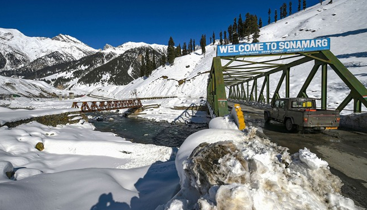 kashmir snowfall,snow in kashmir,kashmir winter,kashmir snow destinations,best places for snow in kashmir,kashmir winter tourism,kashmir skiing,gulmarg gondola,sonmarg snow,pahalgam winter,yusmarg snow,kupwara kashmir,pulwama snow,anantnag snow,bhaderwah snow,gurez valley snow,kashmir honeymoon,kashmir family trip,kashmir adventure travel.