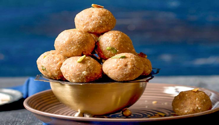 सर्दियों में सेहत बनाएंगे स्वादिष्ट सोंठ के लड्डू, जानें आसान तरीका #Recipe