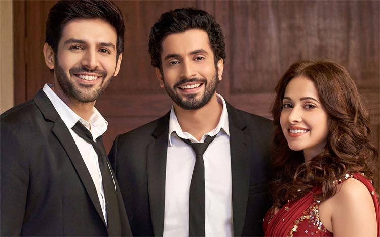 Flashback 2018: 100 करोड क्लब में पहली बार शामिल हुए ये नामचीन सितारे bollywood,flashback 2018,bollywood movies,amitabh bachchan,rajnikanth,tiger shroff,shahid kapoor,kartik aryan,rajkummar rao,ayushmann khurrana