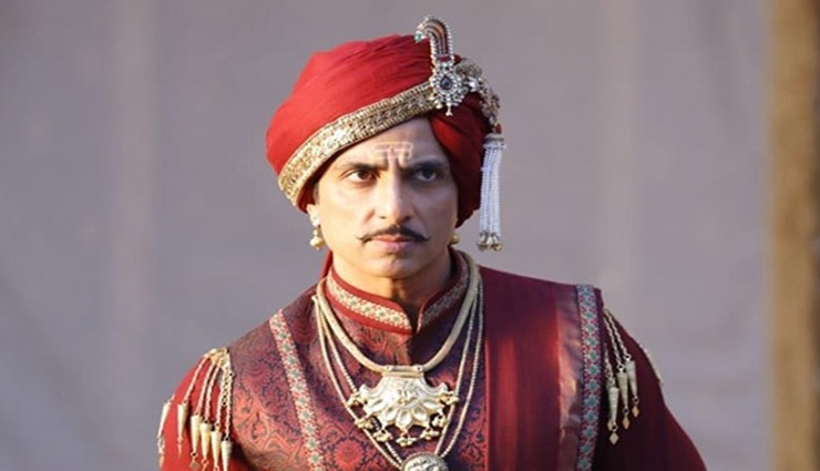 Sonu Sood goes royal in this FIRST LOOK of Manikarnika