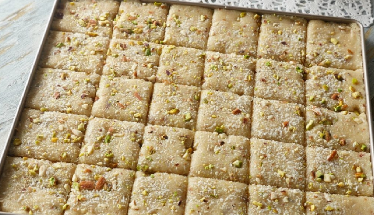 सूजी की बर्फी को किसी प्रकार से नहीं मानें कम, जो खा ली एक बार तो बना लेगी दिल में घर #Recipe