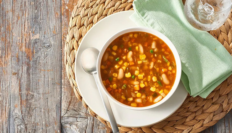 monsoon season,stay healthy,must-eat foods,healthy diet,immunity-boosting foods,monsoon health tips,seasonal fruits,herbal teas,soups and stews,green leafy vegetables,citrus fruits,nuts and seeds,whole grains,hydration,immune system,digestive health,antioxidant-rich foods,weight management,skin health