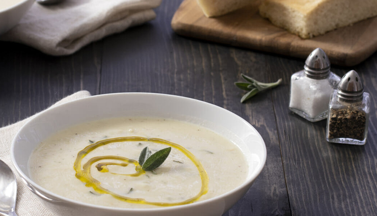 dehydration,electrolytes,home remedies,drinking water,herbal teas,coconut water,sports drinks,salt supplements,humidifiers,cold showers,avoiding alcohol,avoiding caffeine,small,frequent meals,natural remedies,fluid balance,thirst,heat exhaustion,hydration,medical attention,Health tips,healthy living