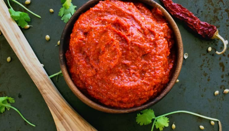 hot and spicy thai red curry noodle soup,food,easy recipe