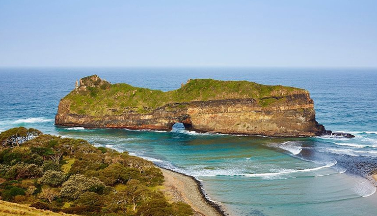 south africa,historical places in south africa,places to visit in south africa,table mountain,robben island,muizenbergs beach huts,cape dutch homesteads of the winelands,southernmost tip of africa,hole in the wall