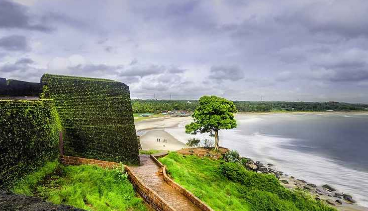 south india,offbeat places in south india,tourist attraction in south india,thiruvannamalai,kasaragod,mahabalipuram,kalpetta,yanam,alleppey