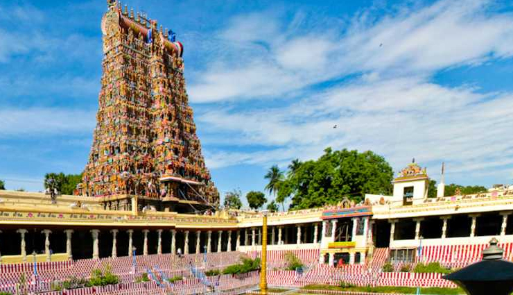temples in south india,south india,temples in india,india,the srirangam temple,tamil nadu,ramanathaswamy temple,meenakshi amman temple,laxmi narayani golden temple,brihadeeswarar temple