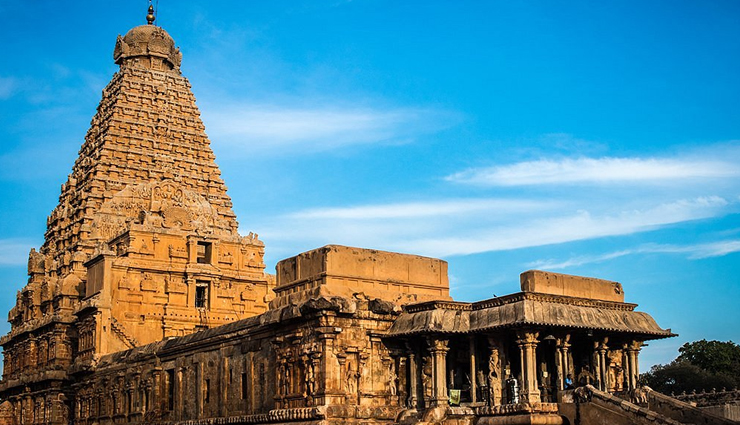 temples in south india,south india,temples in india,india,the srirangam temple,tamil nadu,ramanathaswamy temple,meenakshi amman temple,laxmi narayani golden temple,brihadeeswarar temple