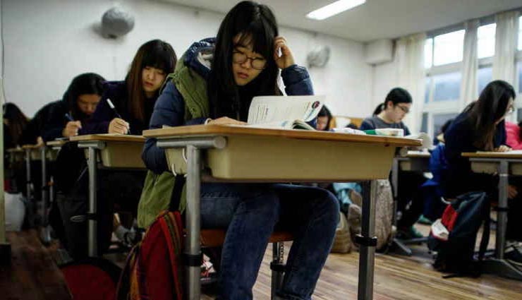 दक्षिण कोरिया: परीक्षा के दौरान स्टूडेंट्स डिस्टर्ब न हों इसलिए रोक दी फ्लाइट-ट्रेन, देर से खुले स्टॉक मार्केट