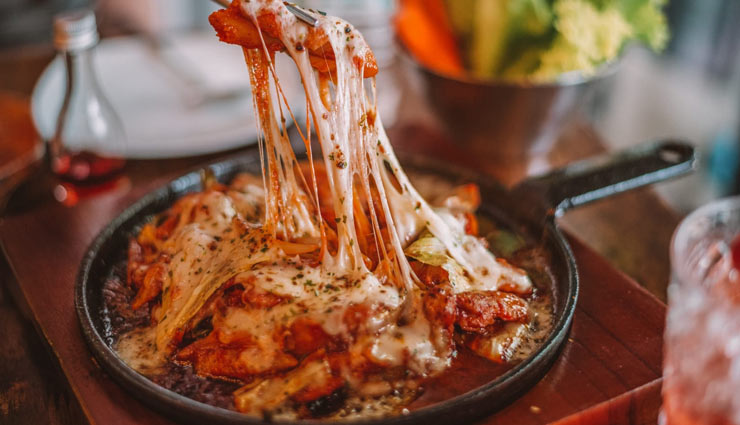 south korean food,famous food,hoeddeok,bulgogi,samgyeopsal,japcha,kimchi