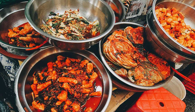 south korea,famous south korean food,hoeddeok,bulgogi,samgyeopsal,japchae,kimchi
