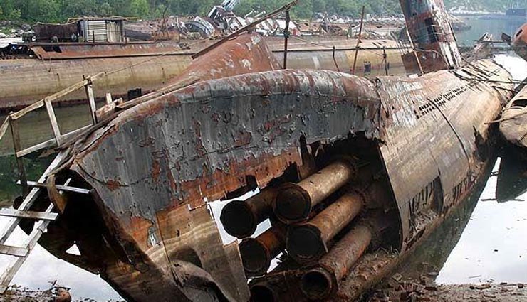 graveyards in the world,vehicle graveyards in the world,most famous graveyards in the world,must visit places in the world,bolivias train graveyard,oranjemund diamond vehicle scrapyard,nouadhibou ship graveyard,soviet submarines on the kola peninsula,barry scrapyard