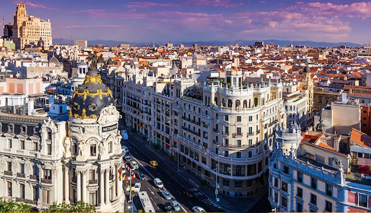 स्पेन : दुनिया के खूबसूरत देशों में से एक, इन शहरों में घूमने का मजा ही कुछ और है...टूरिस्ट हो जाते मोहित