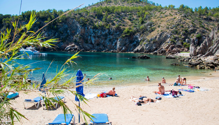 spain,beaches to visit in spain,la concha,cala den serra,ibiza,burriana beach,nerja,sitges,platja de ses illetes,formentera,isuntza beach,lekeitio