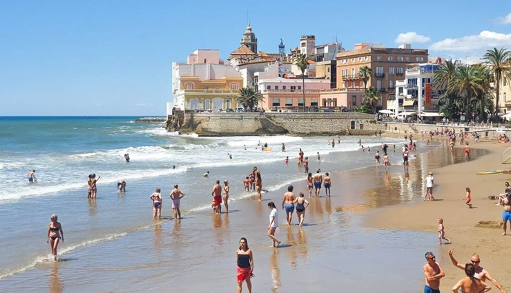 spain,beaches to visit in spain,la concha,cala den serra,ibiza,burriana beach,nerja,sitges,platja de ses illetes,formentera,isuntza beach,lekeitio