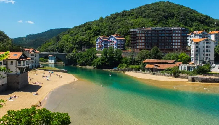 spain,beaches to visit in spain,la concha,cala den serra,ibiza,burriana beach,nerja,sitges,platja de ses illetes,formentera,isuntza beach,lekeitio