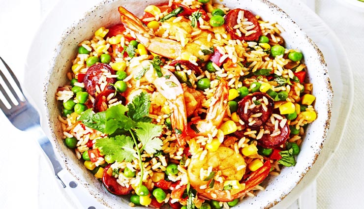 स्पेशल फूड में ट्राई करें Spanish Rice With Prawns #Recipe
