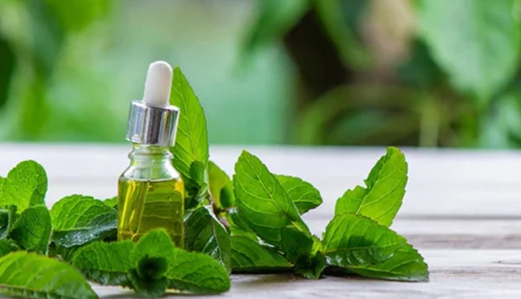 diy face spritz,refreshing face spritz recipes,homemade facial mists for summer,diy skin refreshment during summer,natural face sprays for hot weather,hydrating face spritz for summer,cooling mists for summer skincare,refreshing diy facial sprays,homemade summer skincare remedies,diy face mist recipes for summer rejuvenation