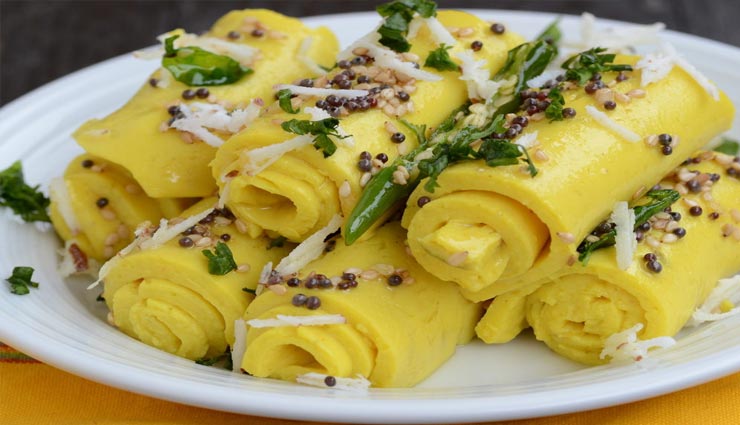 लाजवाब स्वाद देती हैं स्पेशल गुजराती डिश 'खांडवी', जानें बनाने का तरीका #Recipe