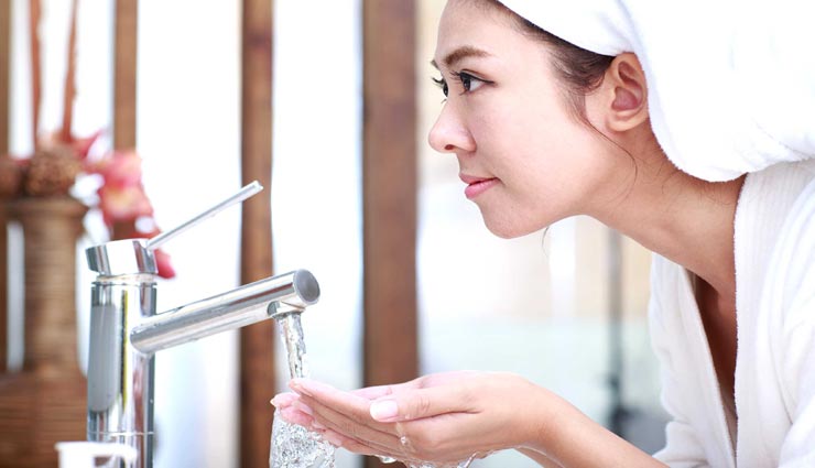 चश्मे के निशान छोड़ चुके हैं चहरे पर अपनी छाप, ले इन नुस्खों की मदद