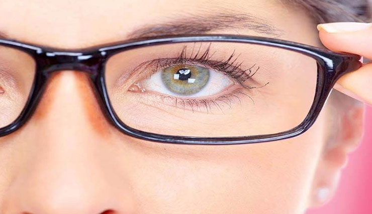 आँखों की रोशनी बढाने वाला चश्मा कहीं चहरे की ख़ूबसूरती ना कम कर दे, ध्यान दे इन टिप्स पर