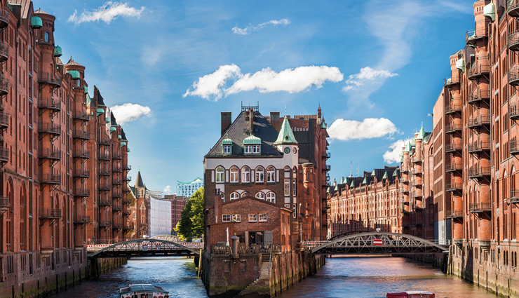 tourist places in hamburg,must-visit hamburg attractions,hamburg travel guide,things to do in hamburg,hamburg sightseeing,best places to visit in hamburg,hamburg landmarks,cultural sites in hamburg,family activities in hamburg,explore hamburg germany