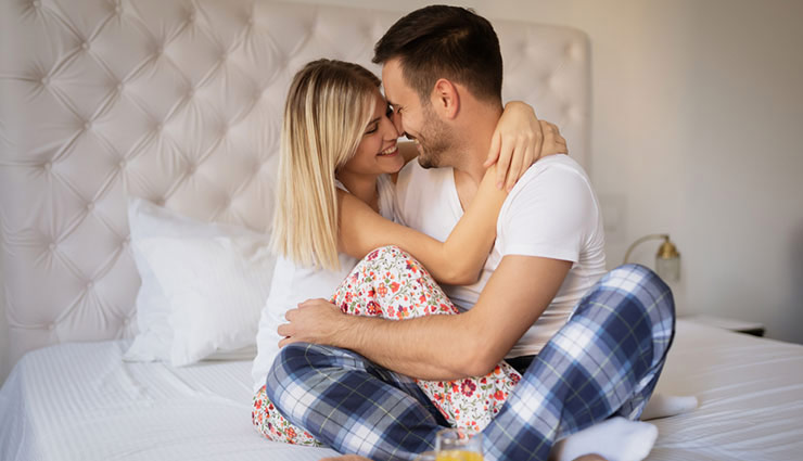 partner after a fight,relationship,love,romance,fight between couple,relive the old moments,love-letters over sms,keep the communication on,look for ways to spend time together,love with hugs and kisses,simple relationship tips,couple love
