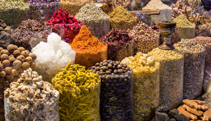 dubai old quarter,the history and tradition of the emirate,visit the gold souk,walk around al bastakiya quarter,admire local art at the xva gallery,visit the coffee museum,have a traditional lunch in an arabic tea house,visit the dubai museum,souvenir shop at the souk,shop at the spice souk,take a one-dirham boat ride across the dubai creek,watch local workers pack the ships with imports and exports,travel,tourism