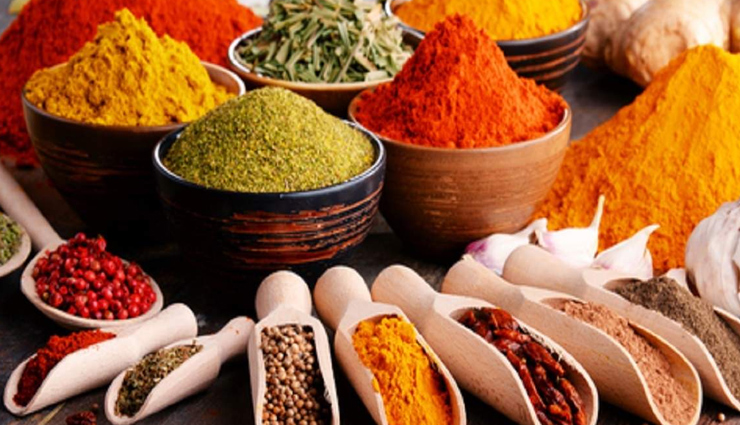 मानसून में जरूरी है रसोई के मसालों की खास देखभाल, जानें तरीके tips to save spices in monsoon,how to store spices,kitchen tips,household tips,home decor tips