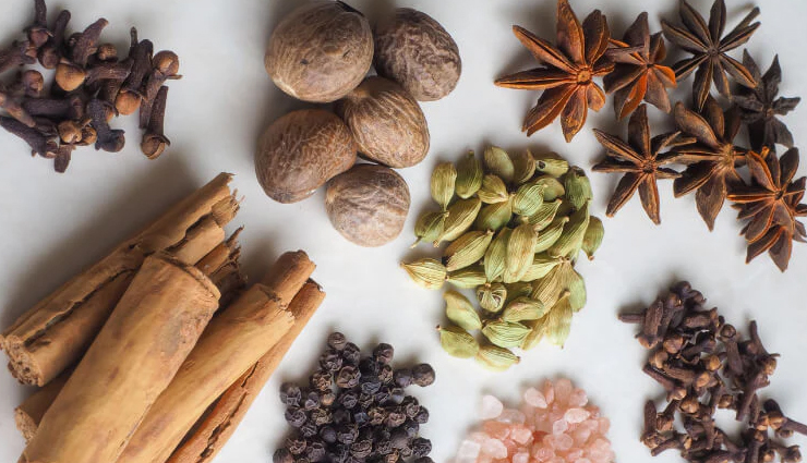 indian spices for skincare,turmeric for skin,cinnamon skin benefits,kitchen spices for beauty,natural skincare ingredients,diy skincare with spices,cumin for skin,healing spices for skin,natural remedies for skincare,skincare with kitchen spices,cinnamon and turmeric for skin