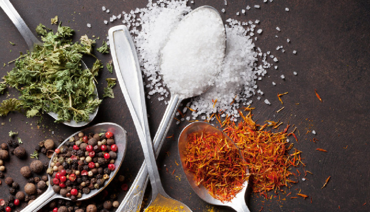 spice storage tips,keep spices fresh,store spices properly,spice preservation,long-lasting spices,kitchen storage tips,airtight containers for spices,prevent spice moisture,best way to store spices,spice freshness tips